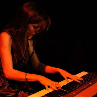 Sandra au piano lors d'un des concert des Blue Note Sisters , concert Jazz
